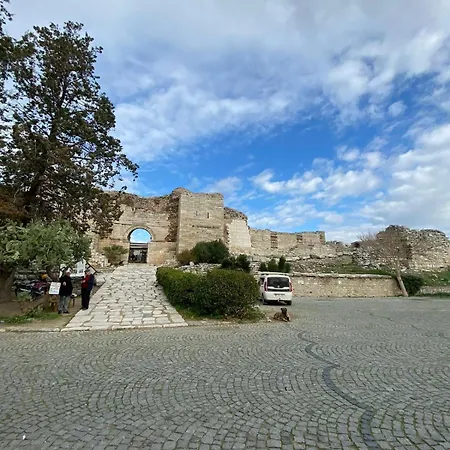 House In Perfect Location Apartament